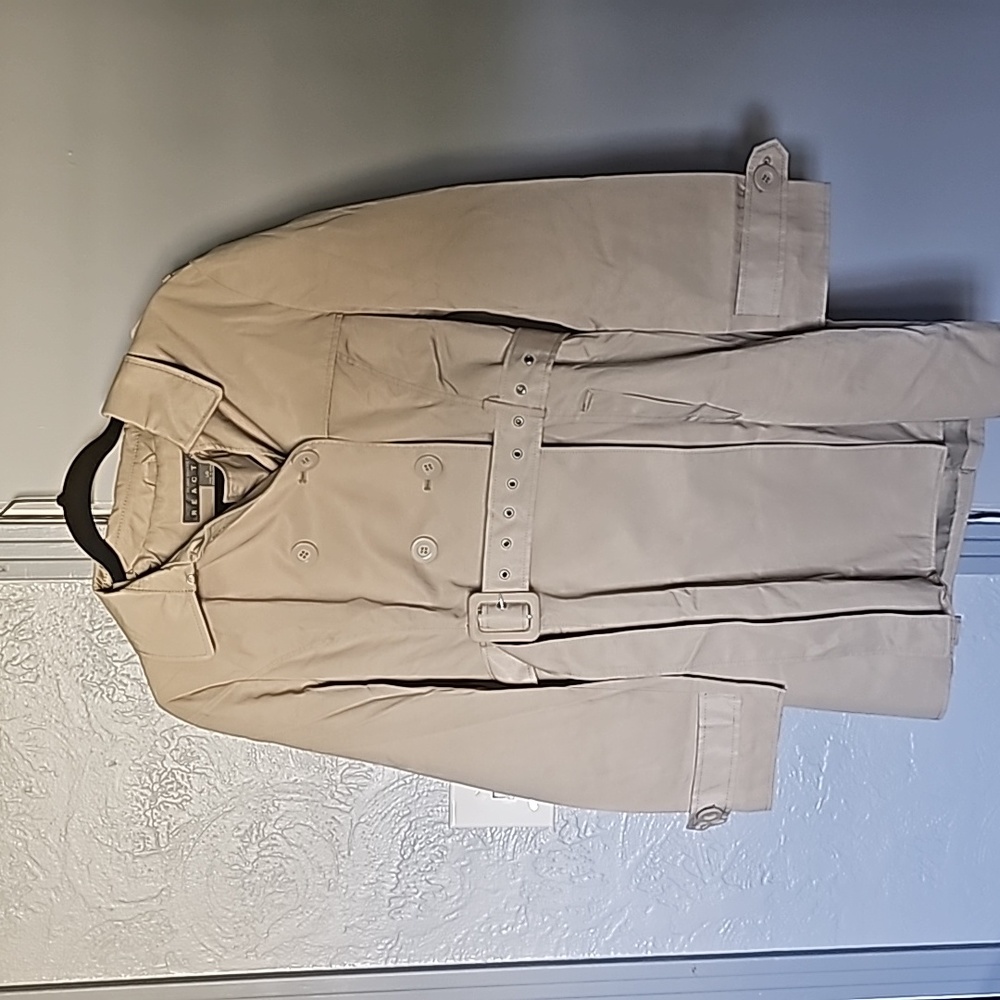 Kenneth Cole Trench Coat Large and Beige